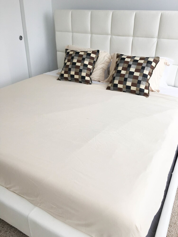 Deluxe Suite, 2 Bedrooms, 2 Bathrooms, City View - Guestroom