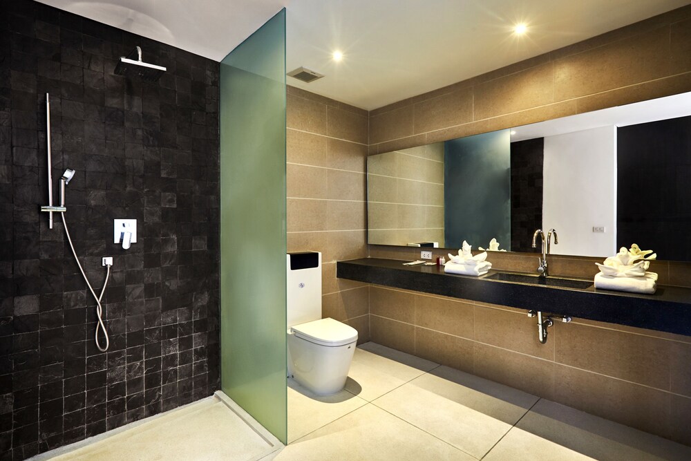 욕실 (Three Bed Room Coral Villa)