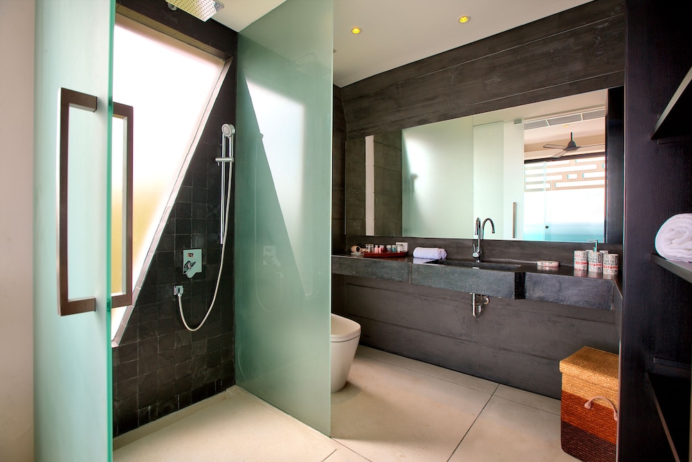 욕실 (Two Bed Room Coral Villa)