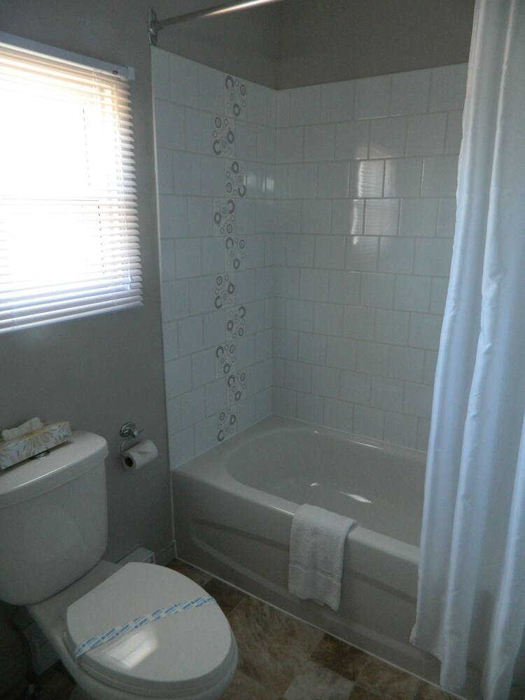 Deep Soaking Bathtub