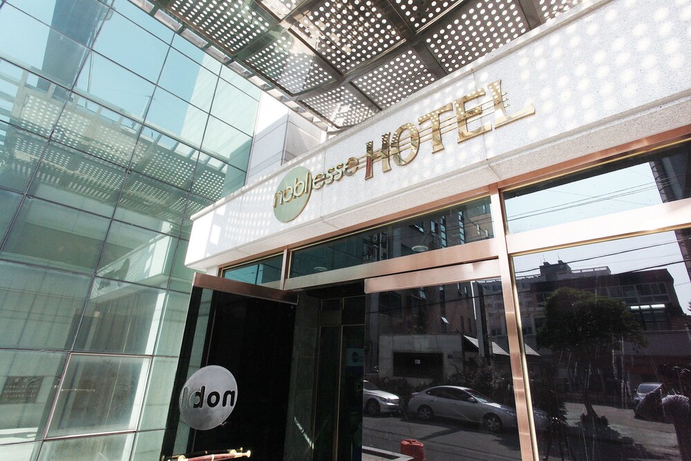 호텔 입구