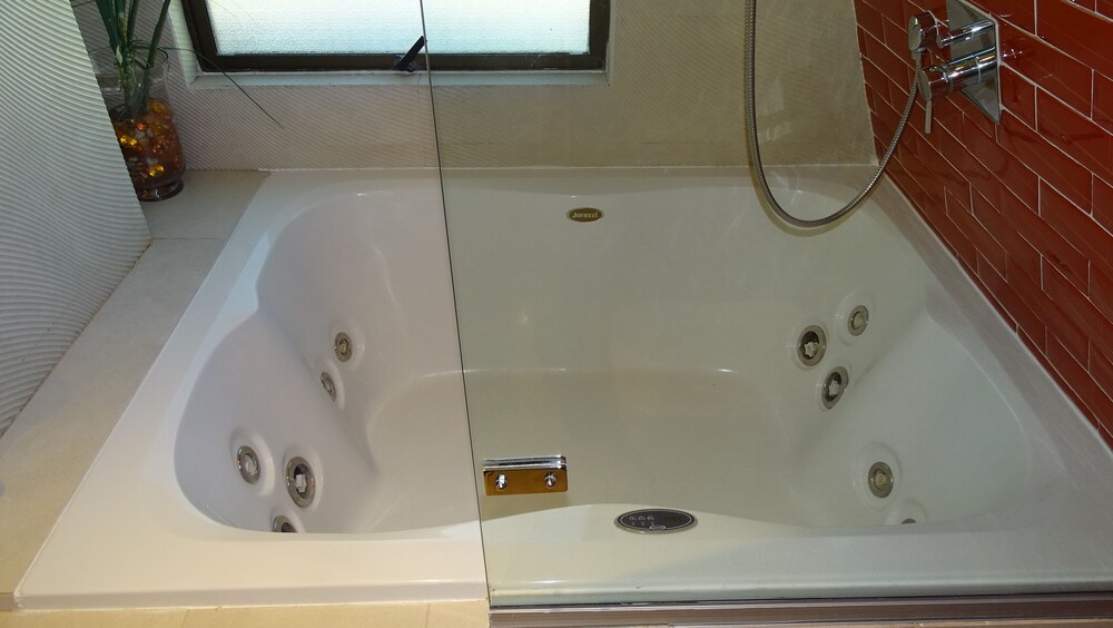 Jetted Tub