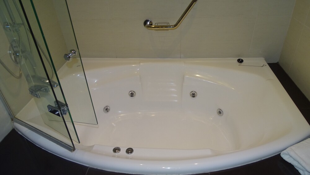 Jetted Tub