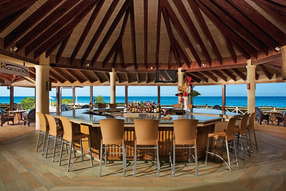 Poolside Bar