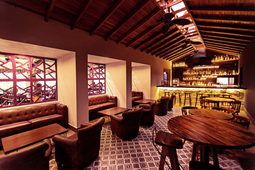 Hotel Bar