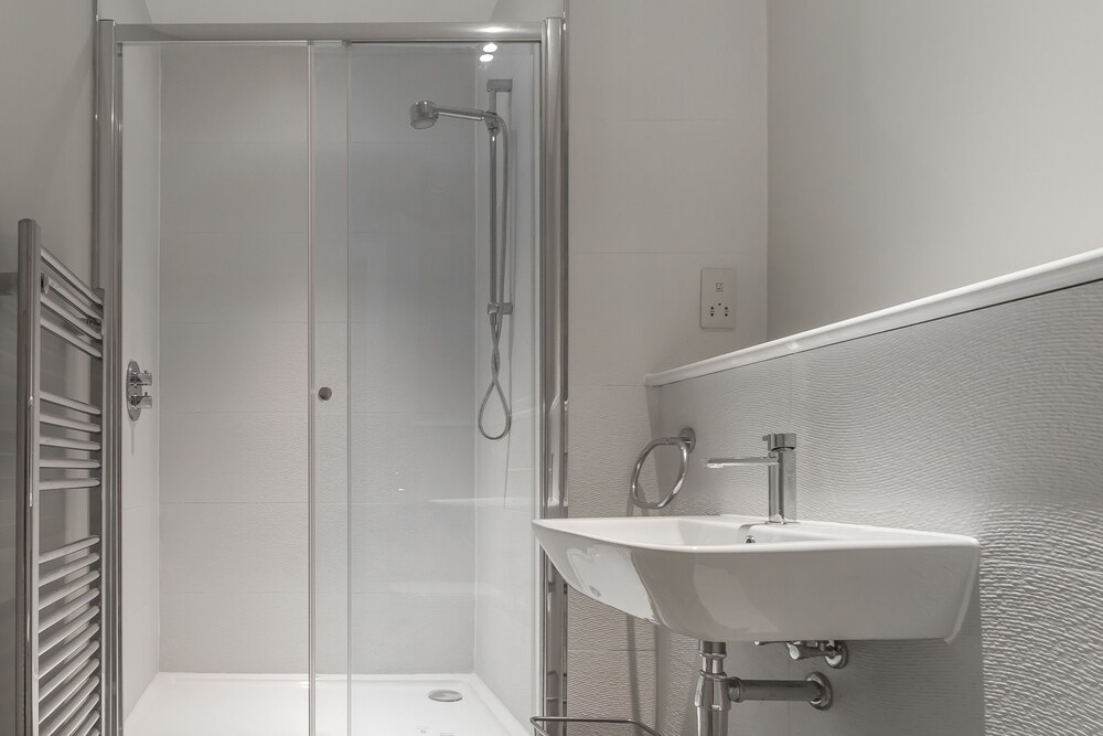 욕실 (Twin Room 2 (Lower Ground))