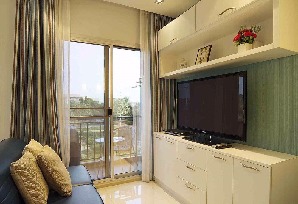 거실 (Studio Apartment)
