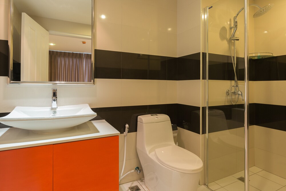 욕실 (Two Bedroom Apartment)