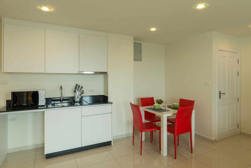 객실 내 식사 (Two Bedroom Apartment)