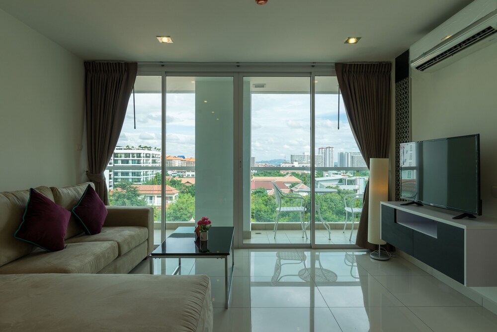 거실 (Two Bedroom Apartment)