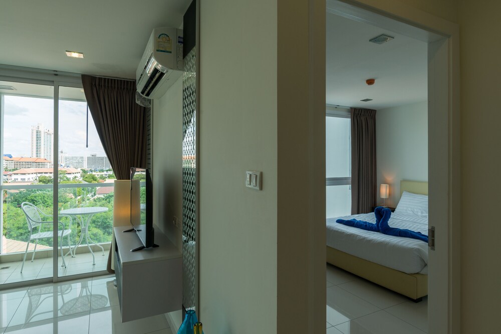 객실 (Two Bedroom Apartment)