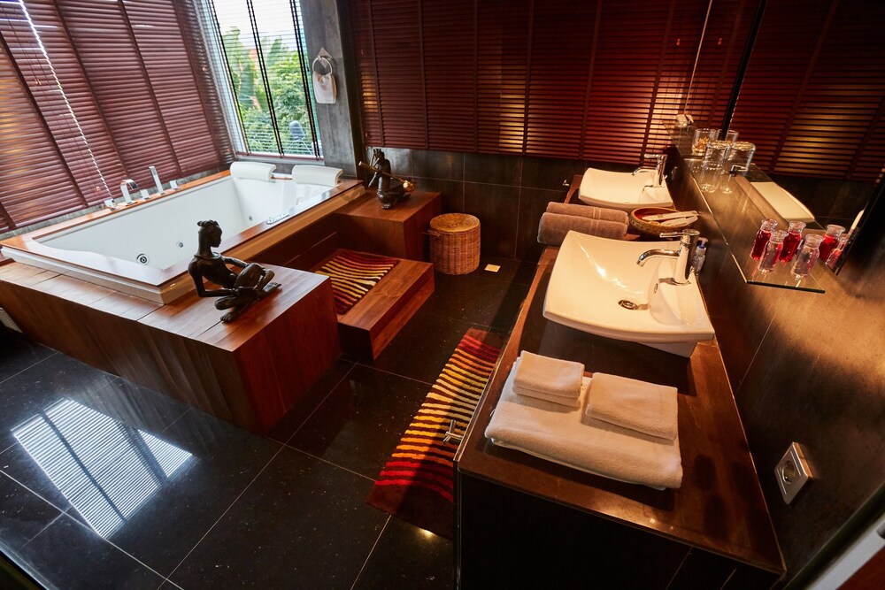 욕실 (5 Bedrooms Villa)