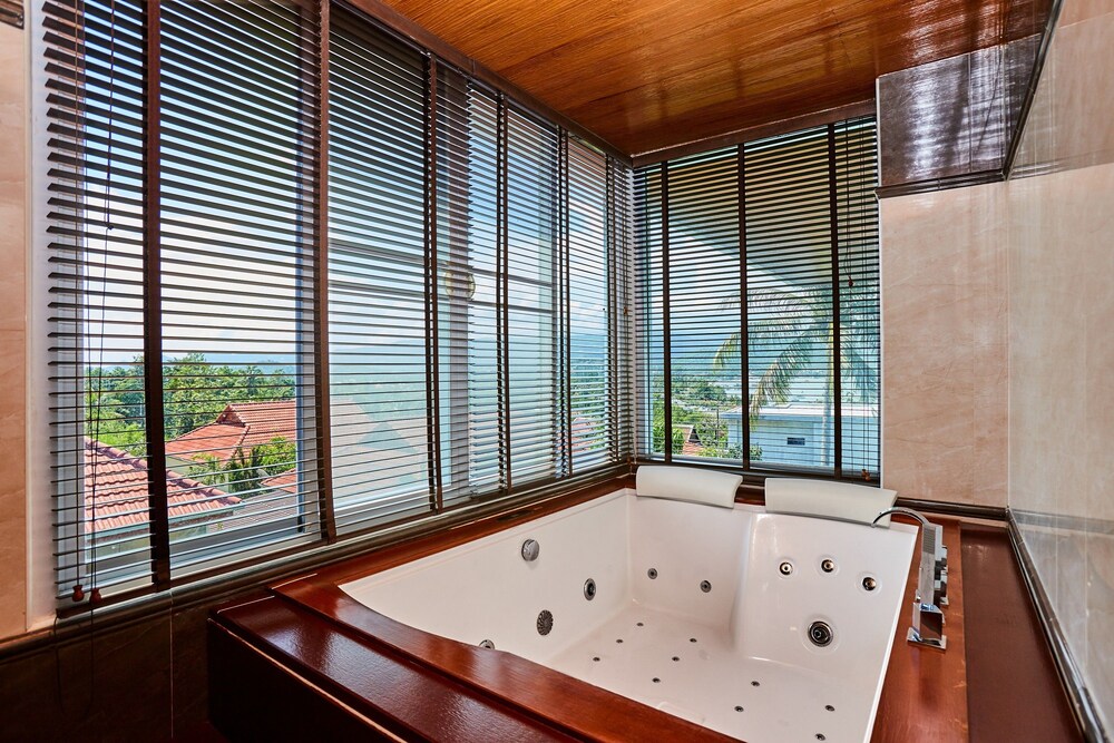 욕실 (5 Bedrooms Villa)