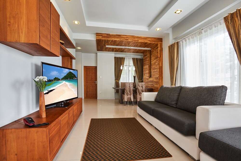 거실 (5 Bedrooms Villa)