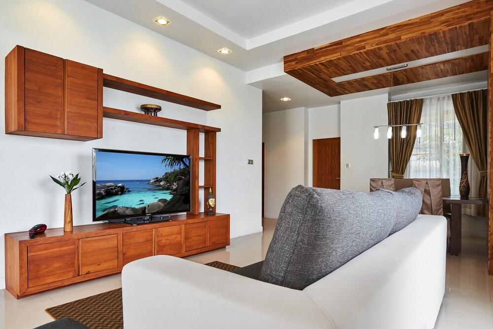 거실 (5 Bedrooms Villa)