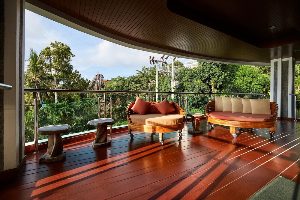 발코니 (5 Bedrooms Villa)