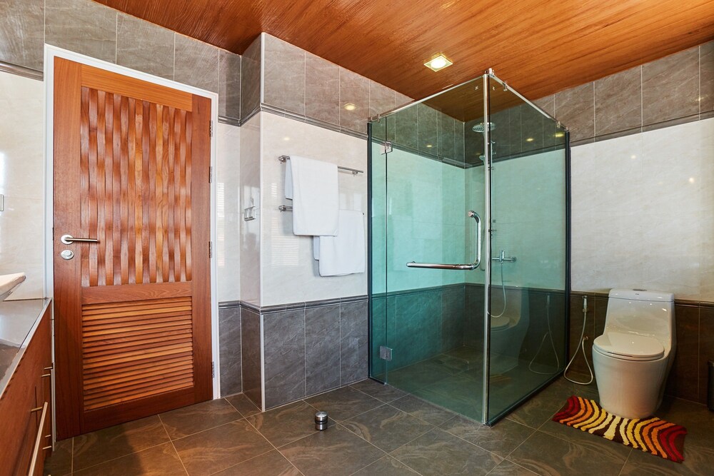 욕실 (5 Bedrooms Villa)