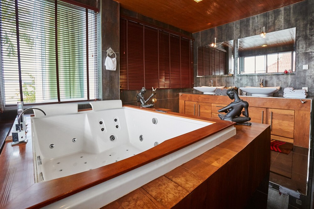 욕실 (5 Bedrooms Villa)