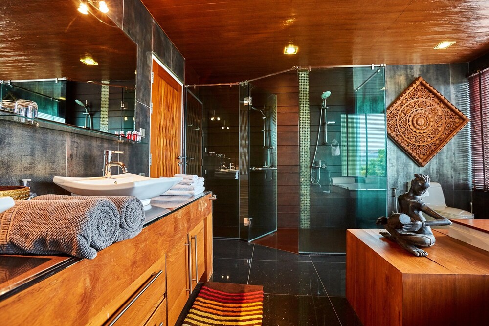 욕실 (5 Bedrooms Villa)