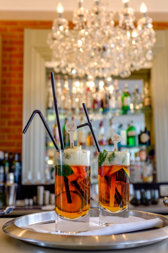 Hotel Lounge