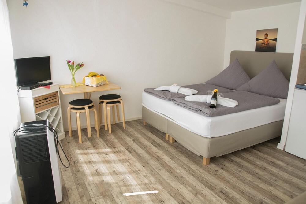 Zimmer (Economy-Studio)