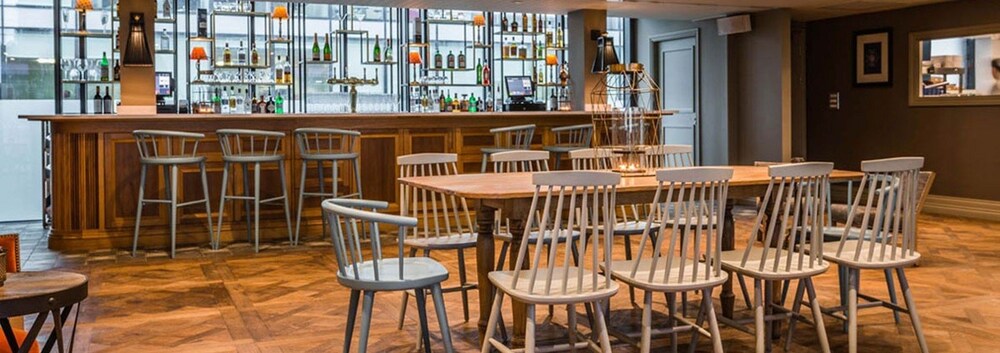 Hotel Bar