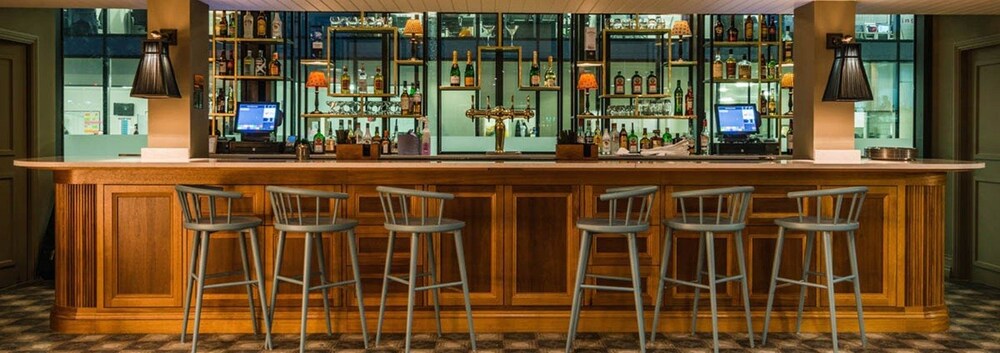 Hotel Bar