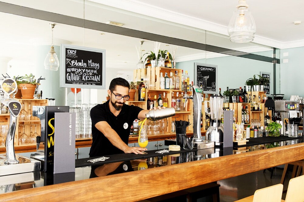 Hotel Bar