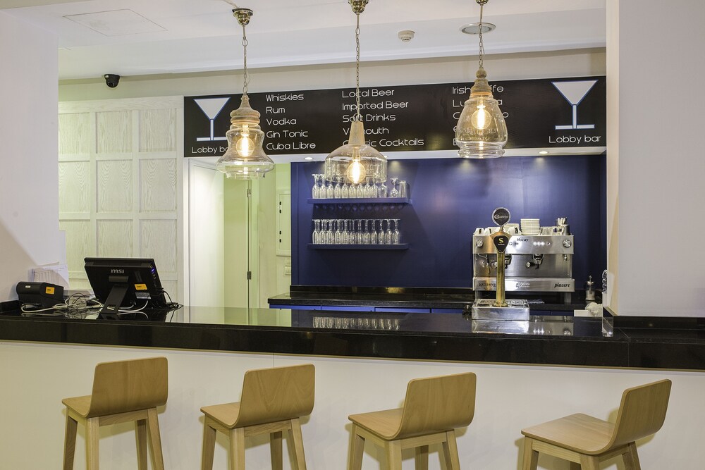 Hotel Bar