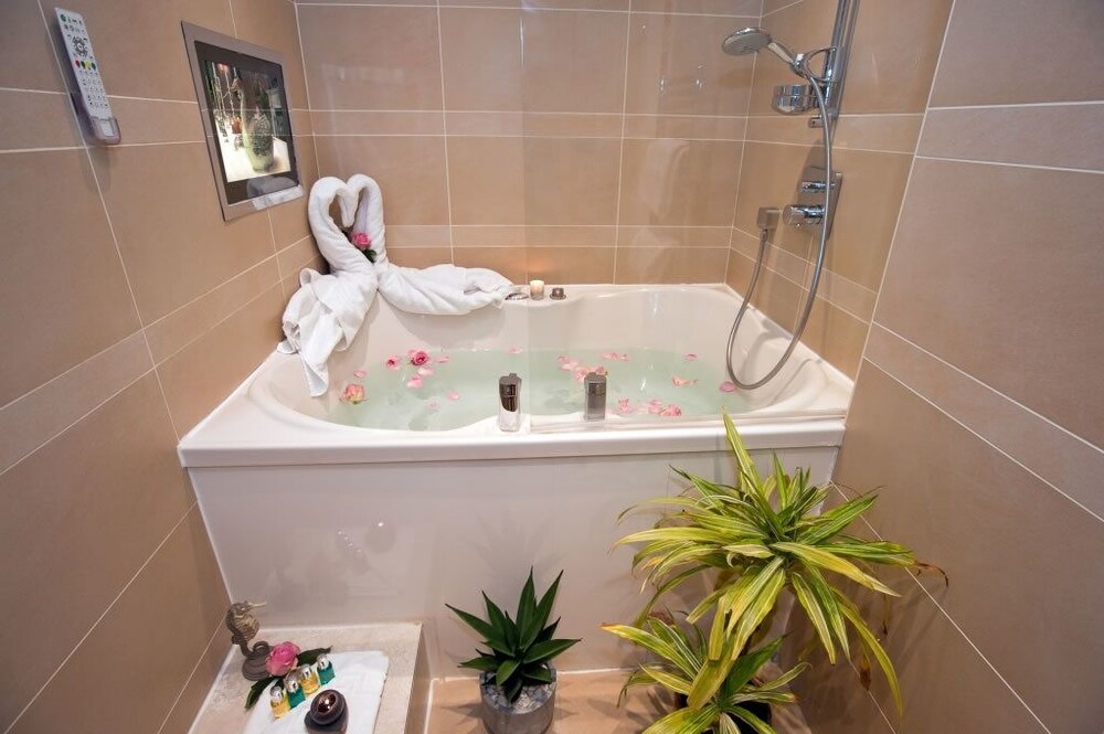 Jetted Tub