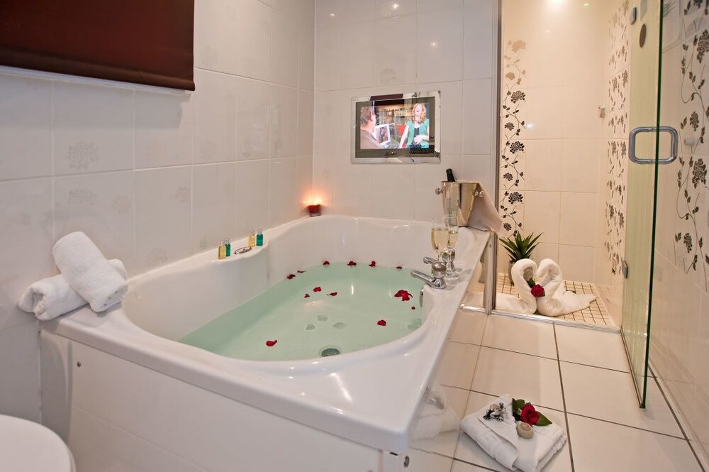 Deep Soaking Bathtub