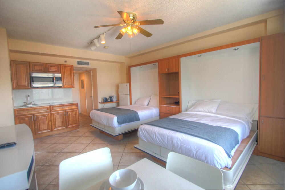 객실 (Deluxe Studio, 2 Double Beds)