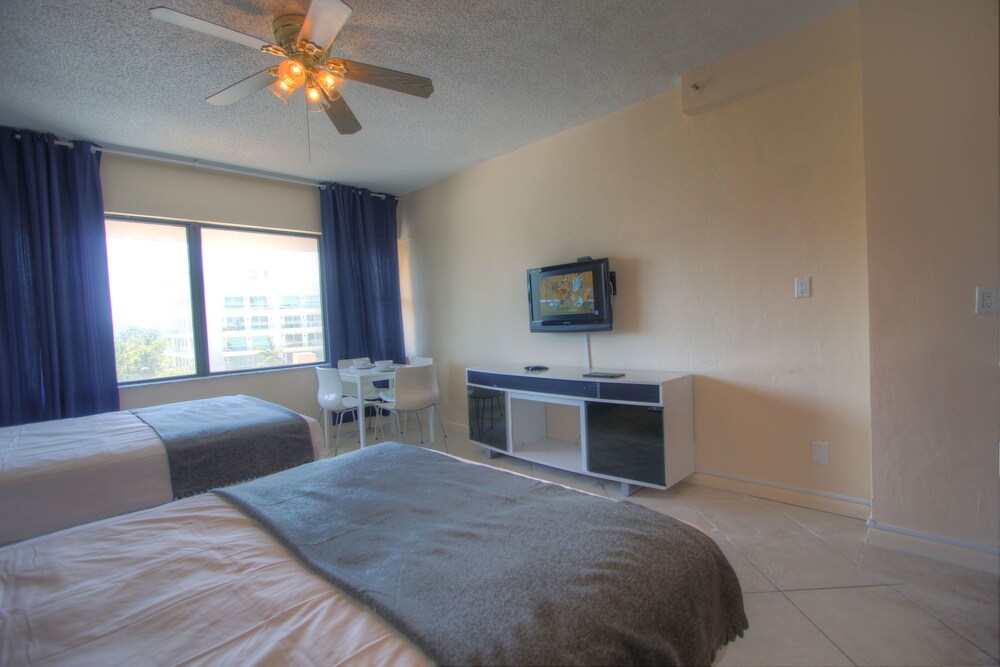 객실 (Deluxe Studio, 2 Double Beds)