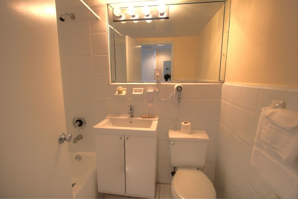욕실 (Deluxe Studio, 2 Double Beds)