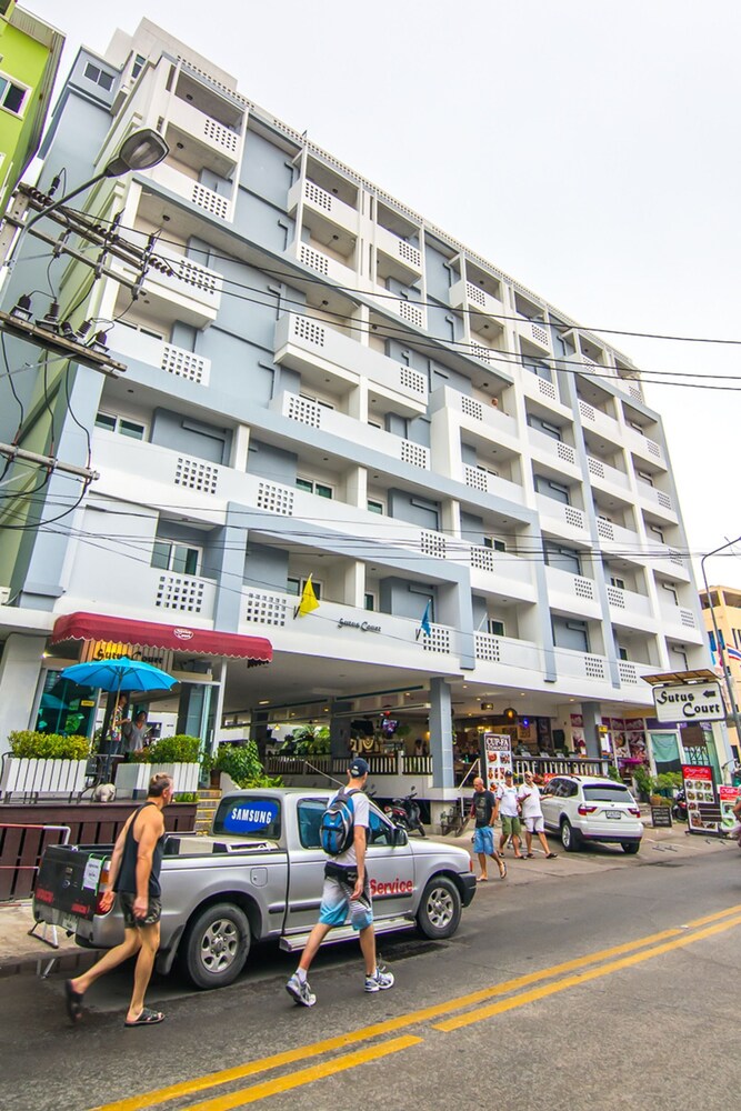ด้านหน้าของโรงแรม
