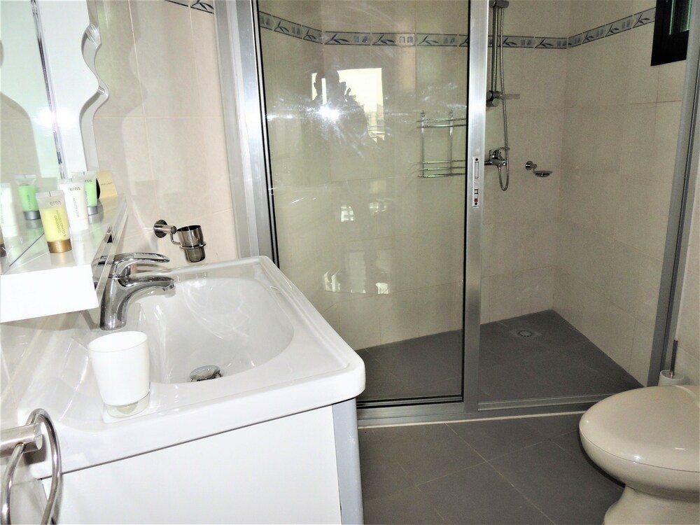 Junior Suite, Balcony - Bathroom