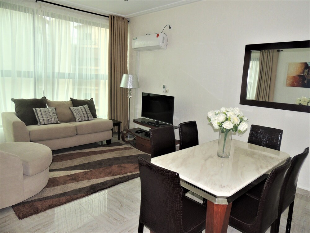 Comfort Apartment, 2 Bedrooms - Living Room