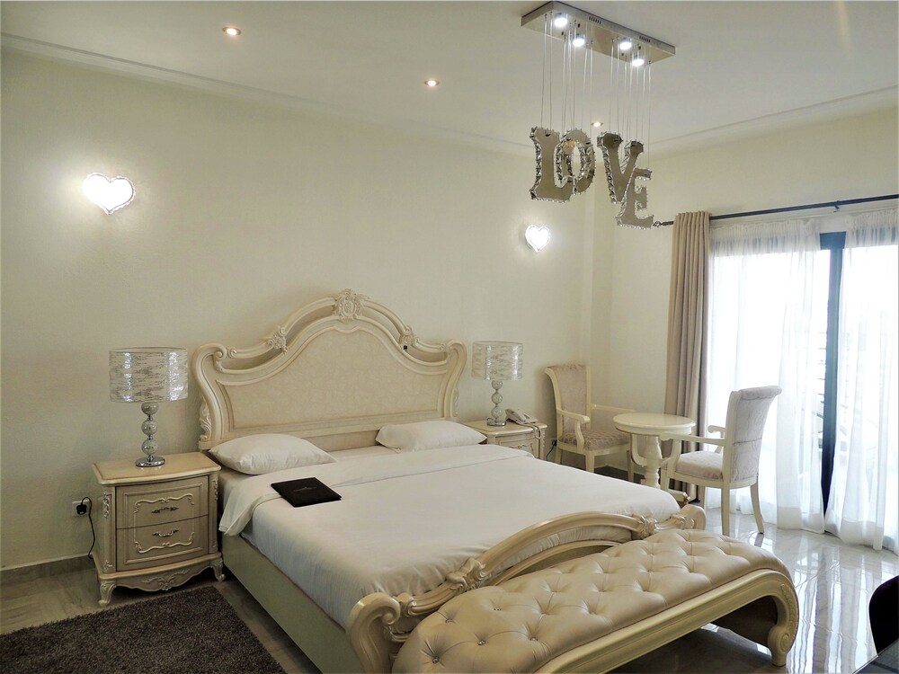 Suite Nuptiale, Jetted Tub - Guestroom