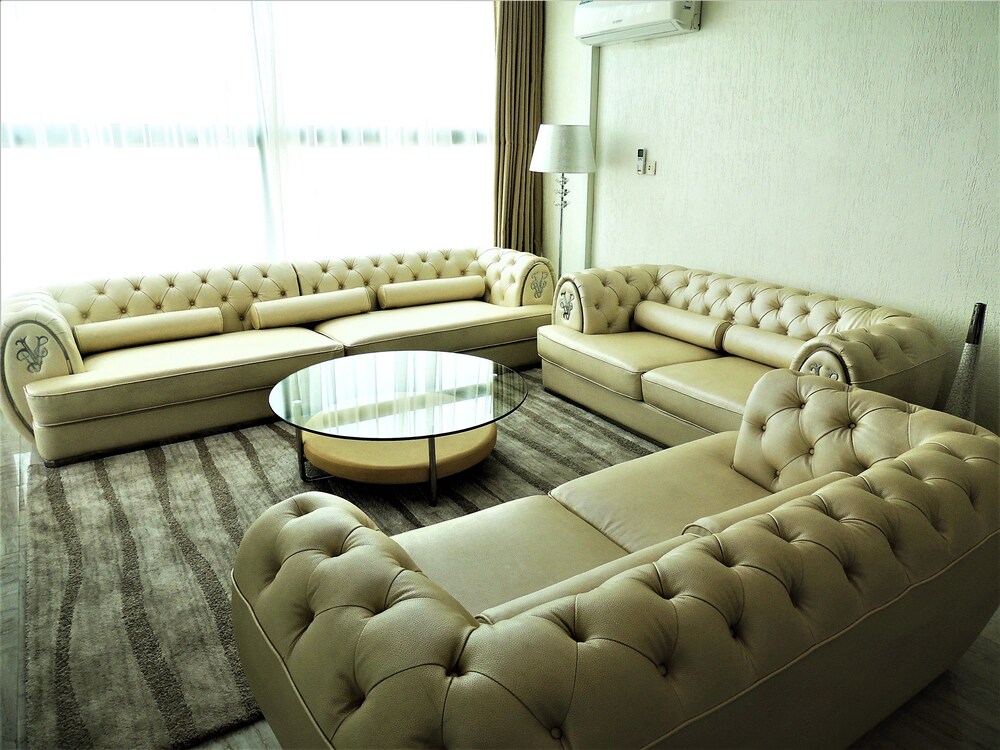 Suite Nuptiale, Jetted Tub - Living Area