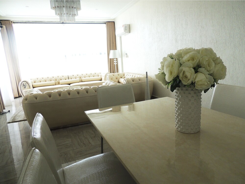 Suite Nuptiale, Jetted Tub - Living Room