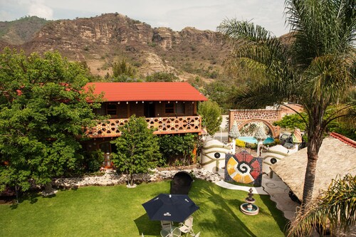 Paradise Hotel Boutique & Lounge