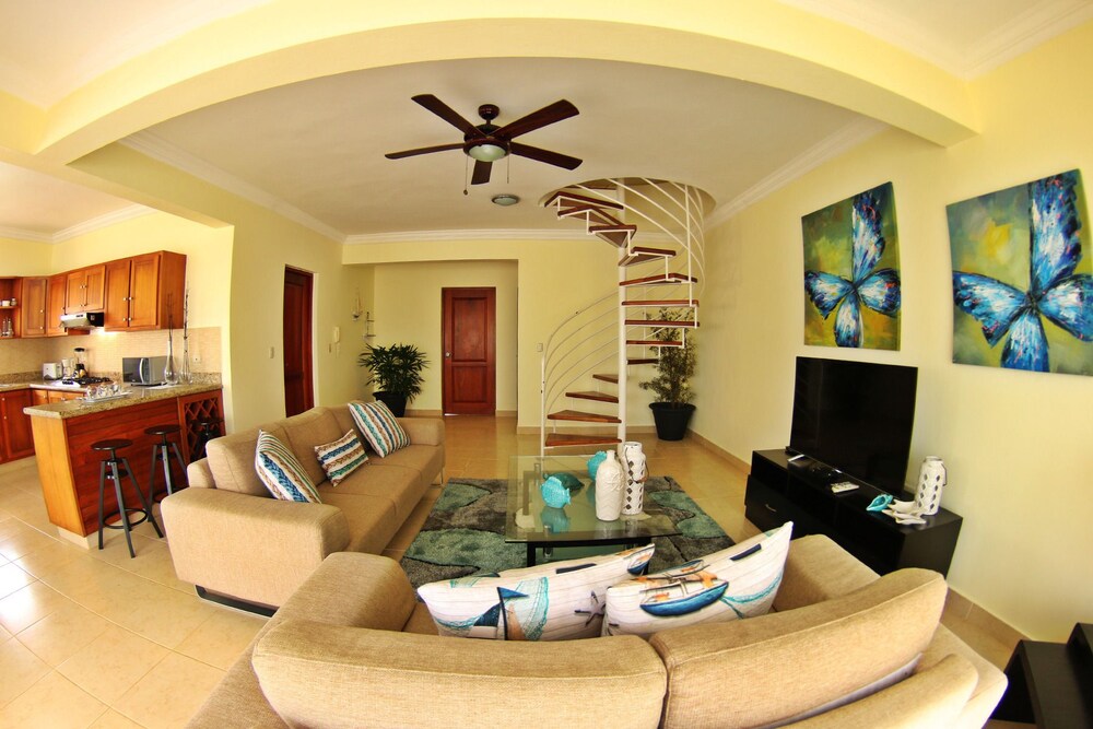 Luxury Penthouse, 3 Bedrooms, Terrace, Sea Facing - Living Room