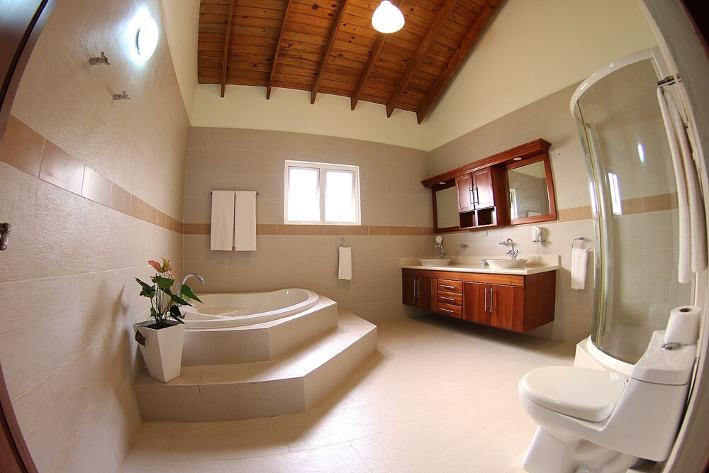 Penthouse, 2 Bedrooms - Bathroom