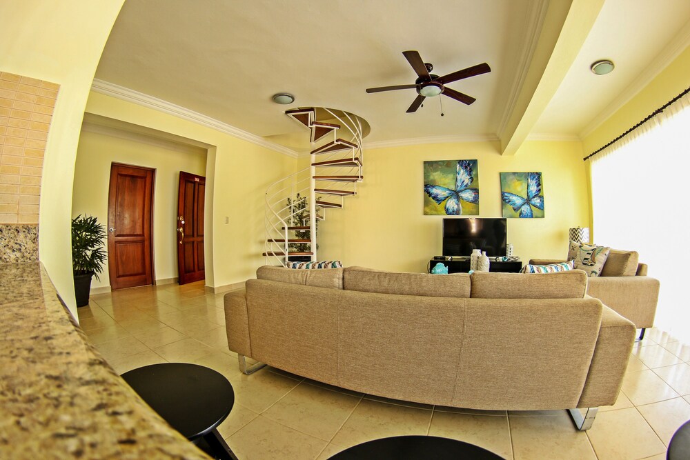 Luxury Penthouse, 3 Bedrooms, Terrace, Sea Facing - Reception