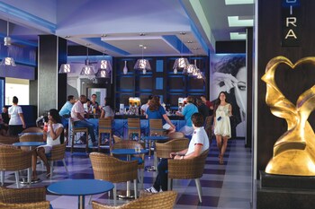 Hotel Bar
