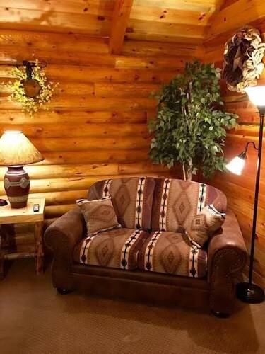 Deluxe Suite, 1 King Bed, Mountain View - Living Area