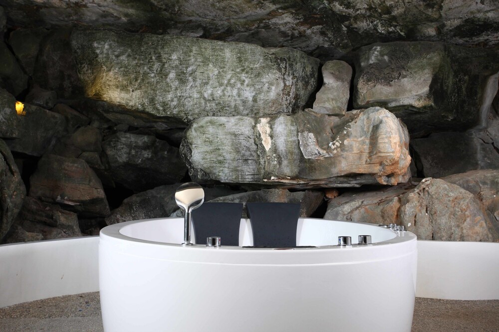 Jetted Tub
