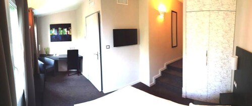 Ruthenium Hotel