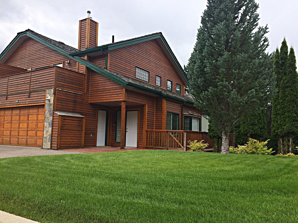 Premium Townhome, 4 Bedrooms (601 Phase 2) - Hotel Front