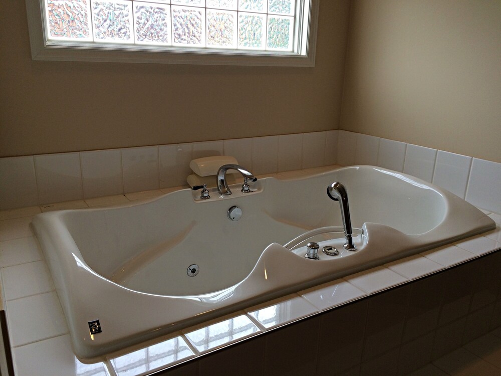 Premium Townhome, 4 Bedrooms (601 Phase 2) - Jetted Tub